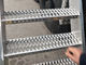 Aluminium en Staal de Anti van de de Plaattrede van het Steunbalkmetaal van de de Loopvlakkenveiligheid Planken van de de Stutgreep leverancier